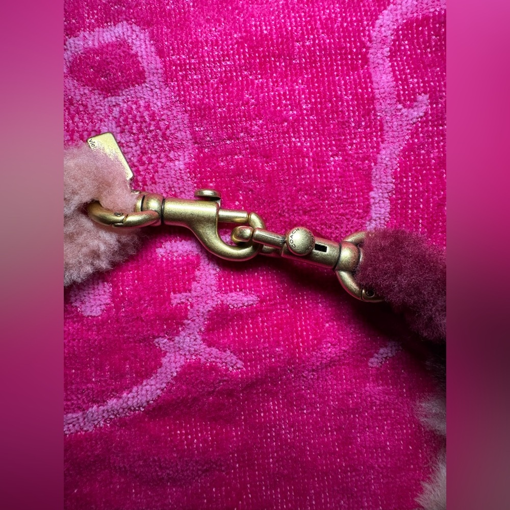 Coach Shearling Chain - Picture 5 of 5